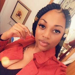 Meet your Posher, Liz